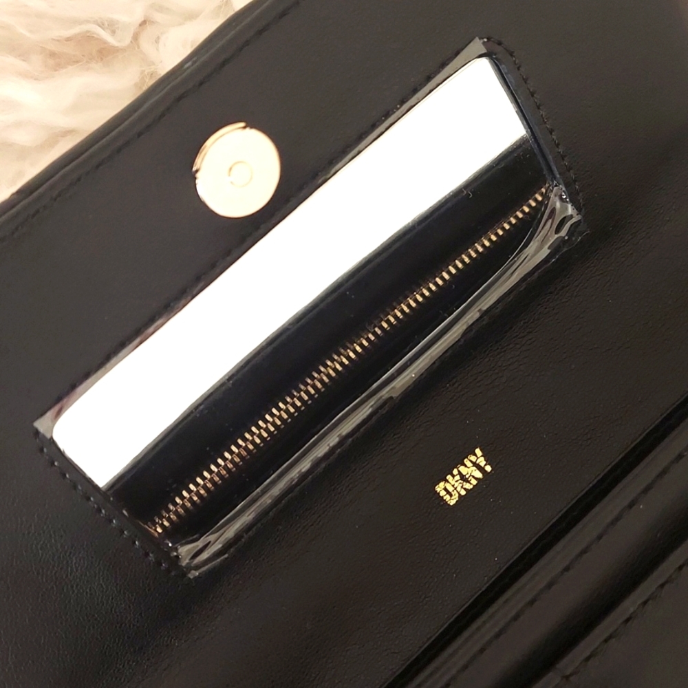 DKNY wristlet wallet - Picture 4 of 4